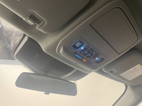 Used 2022 Ford Explorer XLT w/ Equipment Group 202A image 8