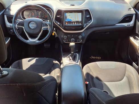 Used 2018 Jeep Cherokee Latitude FWD image 9