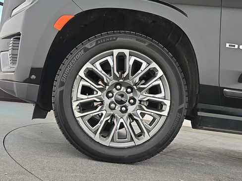 Used 2023 GMC Yukon Denali Ultimate AWD/4WD image 24