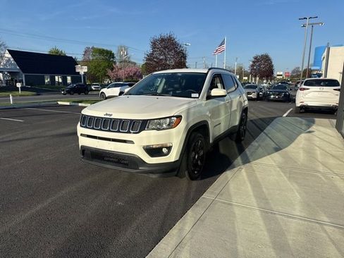 Used 2018 Jeep Compass Latitude w/ Popular Equipment Group AWD/4WD image 6