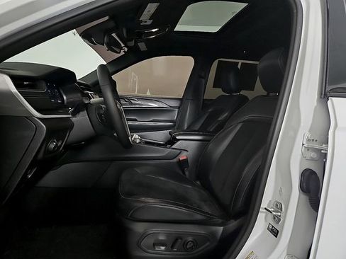 Used 2023 Jeep Grand Cherokee L Altitude image 14