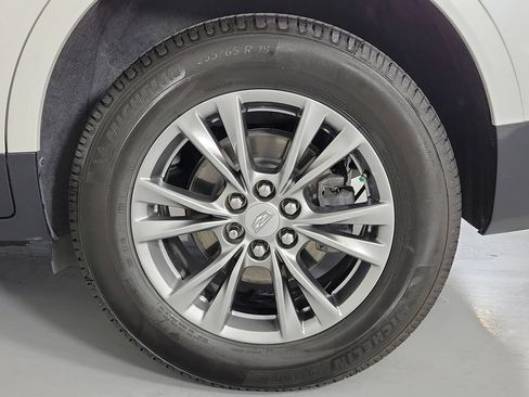 Used 2020 Cadillac XT5 Premium Luxury FWD image 10