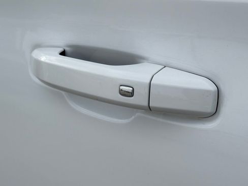 Used 2024 Chevrolet Suburban LT image 21