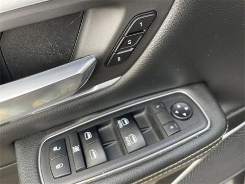 Used 2019 RAM 1500 Laramie image 13