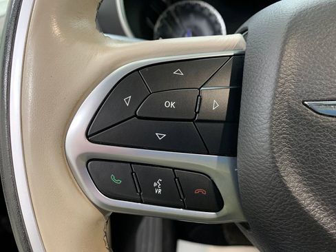 Used 2020 Chrysler Pacifica Limited image 27