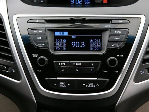 Used 2016 Hyundai Elantra SE image 18