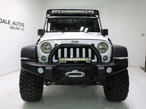 Used 2015 Jeep Wrangler Unlimited Rubicon w/ Connectivity Group AWD/4WD image 10
