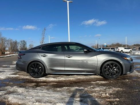 Used 2022 Nissan Maxima SR w/ Sport Mat Group image 3
