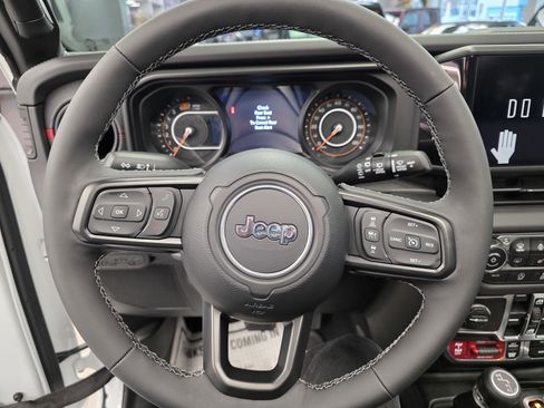 New 2025 Jeep Wrangler Unlimited Rubicon w/ Technology Group image 11