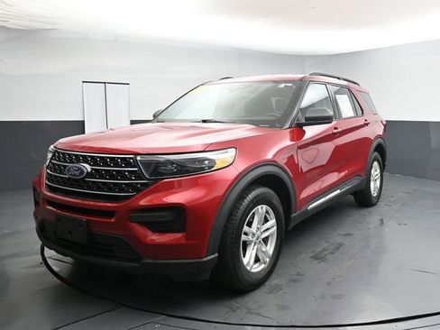 Used 2020 Ford Explorer XLT AWD/4WD image 3