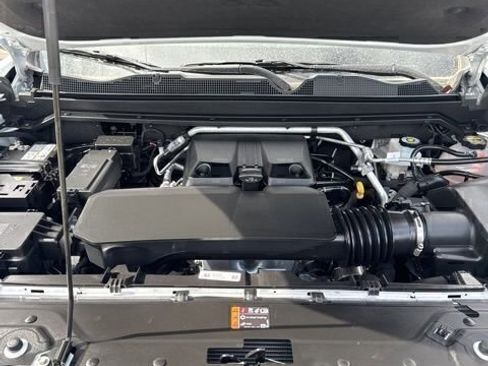 Used 2025 Chevrolet Colorado ZR2 w/ Midnight Edition image 10