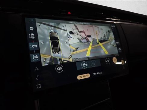 New 2026 Land Rover Range Rover Long Wheelbase SE image 24