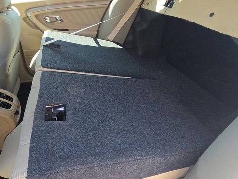 Used 2018 Ford Taurus SE image 18