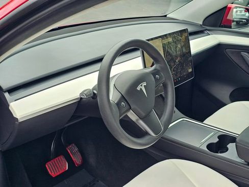 Used 2023 Tesla Model Y Long Range image 16