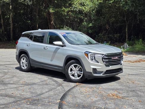 Used 2022 GMC Terrain SLE FWD image 1