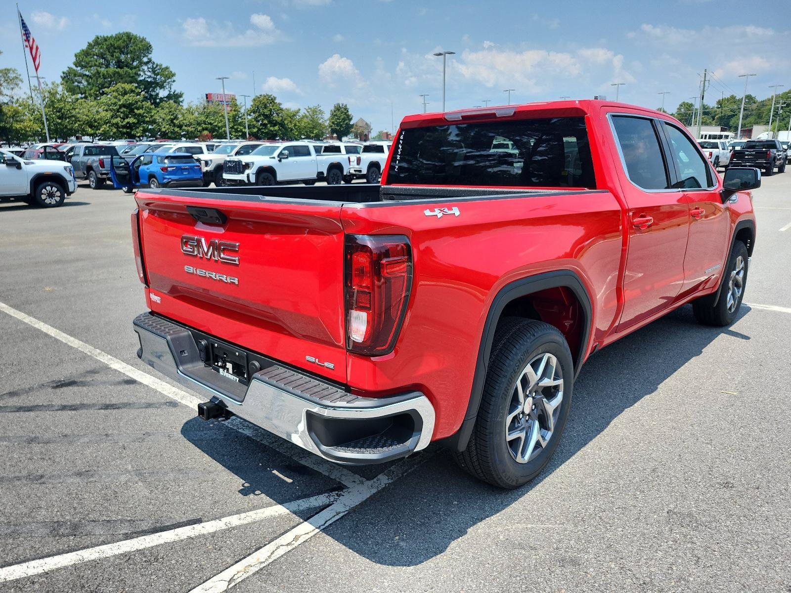 New 2026 GMC Sierra 1500 SLE AWD/4WD image 3