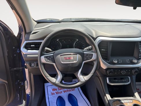 Used 2023 GMC Acadia SLE w/ Driver Convenience Package image 12