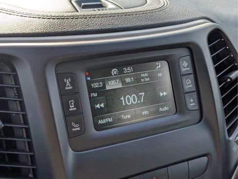 Used 2014 Jeep Cherokee Latitude image 18