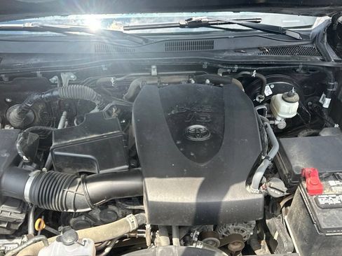 Used 2020 Toyota Tacoma Limited AWD/4WD image 25