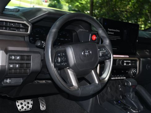 Certified 2025 Toyota Tacoma TRD Sport AWD/4WD image 8
