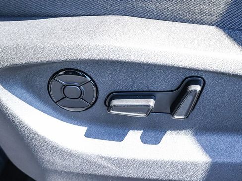 New 2025 Volkswagen Tiguan SE image 41