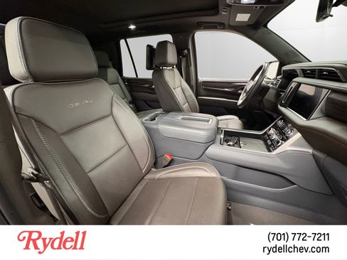 Used 2024 GMC Yukon Denali w/ Denali Reserve Package image 17