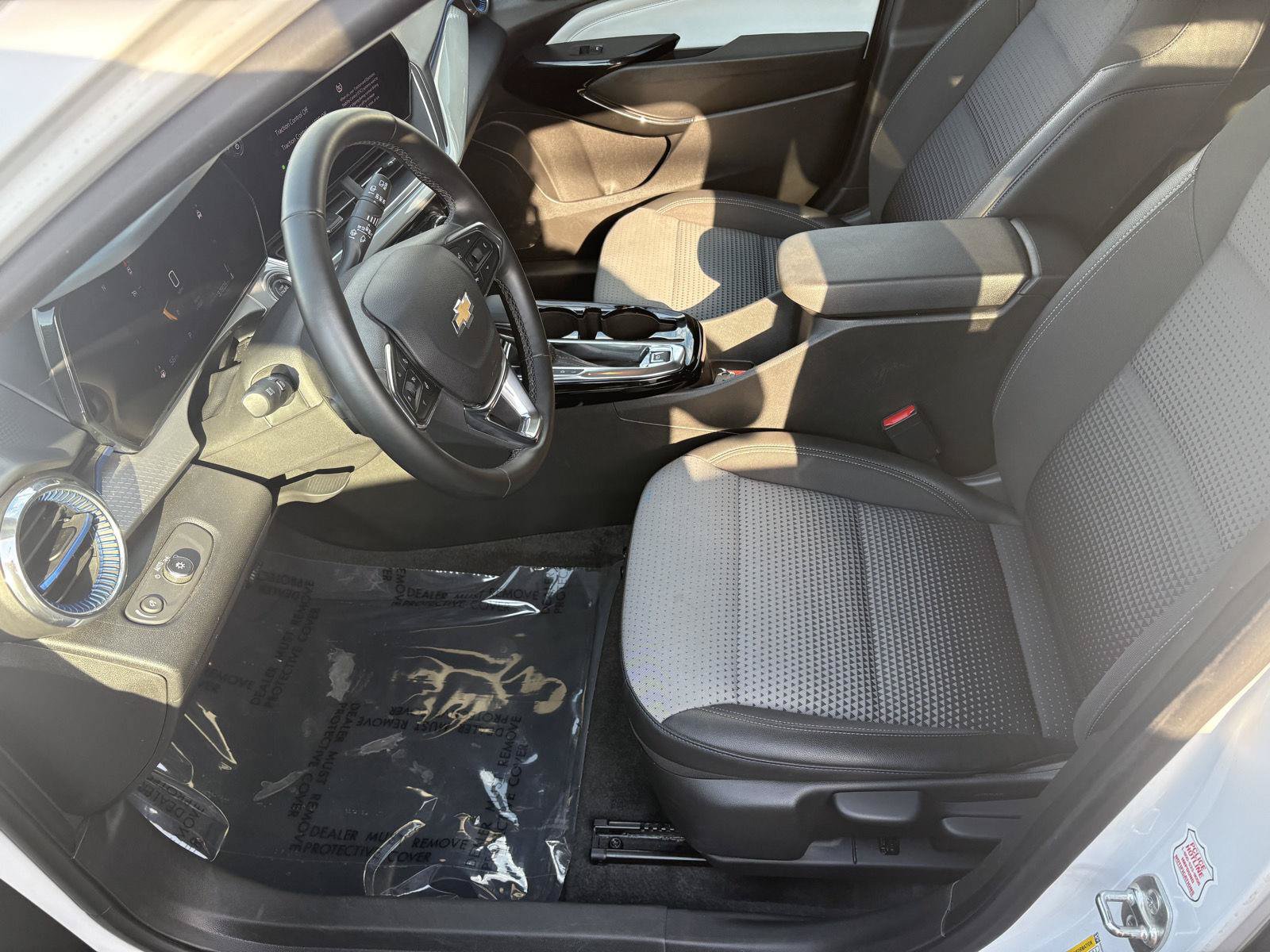 Used 2025 Chevrolet Trax LT w/ LT Convenience Package FWD image 4