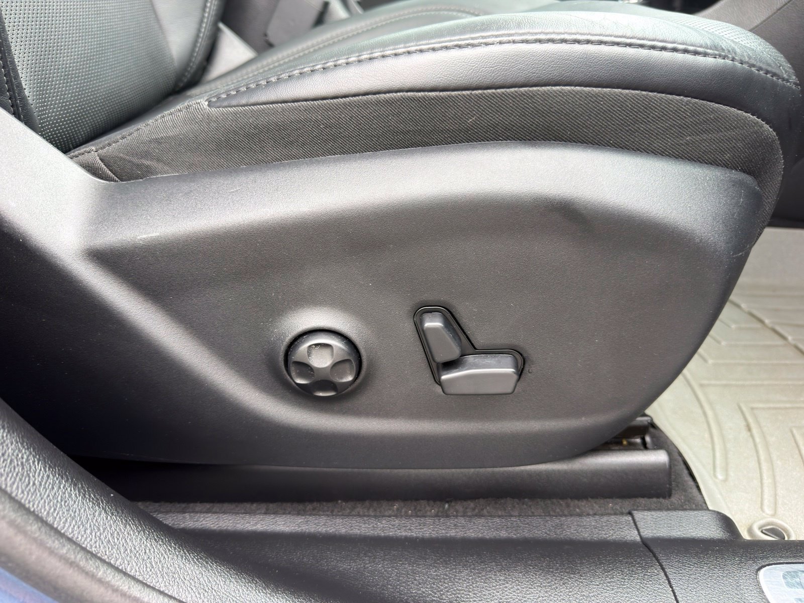 Used 2019 Jeep Cherokee Limited AWD/4WD image 41