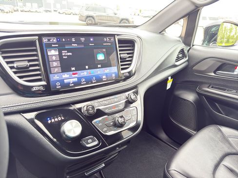 New 2026 Chrysler Pacifica Select FWD image 20