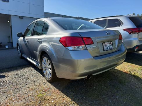 Used 2010 Subaru Legacy 2.5i Limited AWD/4WD image 2