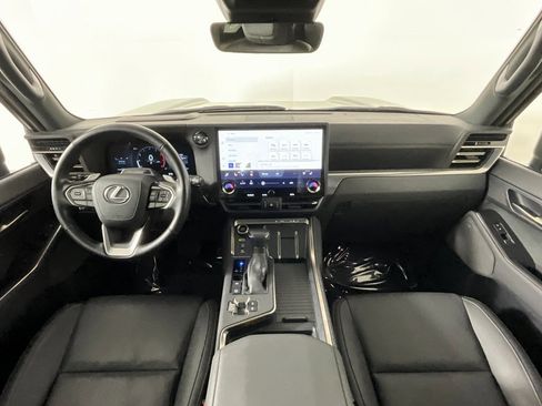 Used 2024 Lexus GX 550 image 10