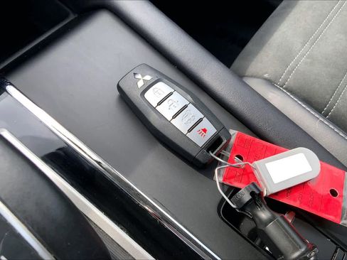 Used 2024 Mitsubishi Outlander SE AWD/4WD image 14