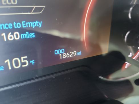 Used 2025 Toyota RAV4 LE AWD/4WD image 31