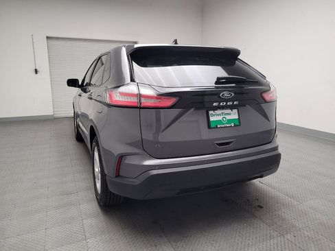 Used 2021 Ford Edge SE image 6
