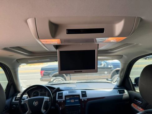 Used 2009 Cadillac Escalade AWD image 19
