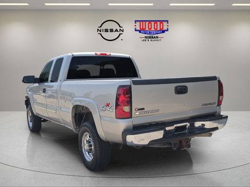 Used 2004 Chevrolet Silverado 2500 LT w/ Heavy-Duty Power Package AWD/4WD image 4