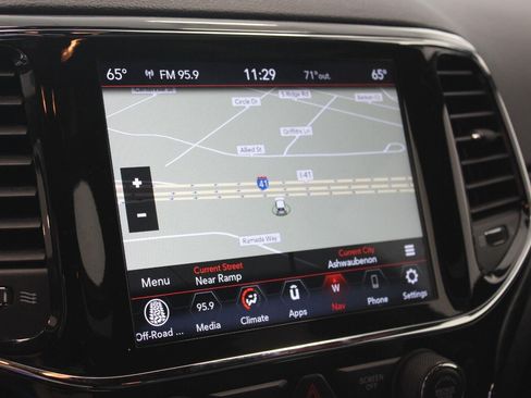 Used 2022 Jeep Grand Cherokee Laredo E AWD/4WD image 9
