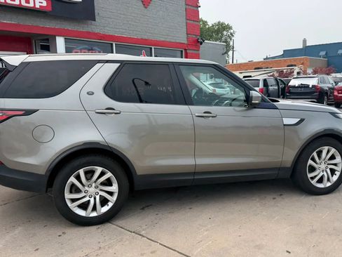 Used 2017 Land Rover Discovery HSE AWD/4WD image 3