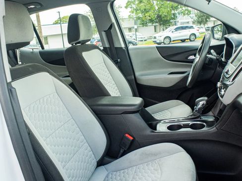 Used 2020 Chevrolet Equinox LS FWD image 22