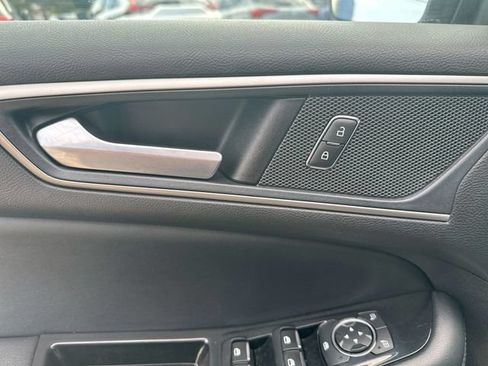Used 2019 Ford Edge SEL AWD/4WD image 46
