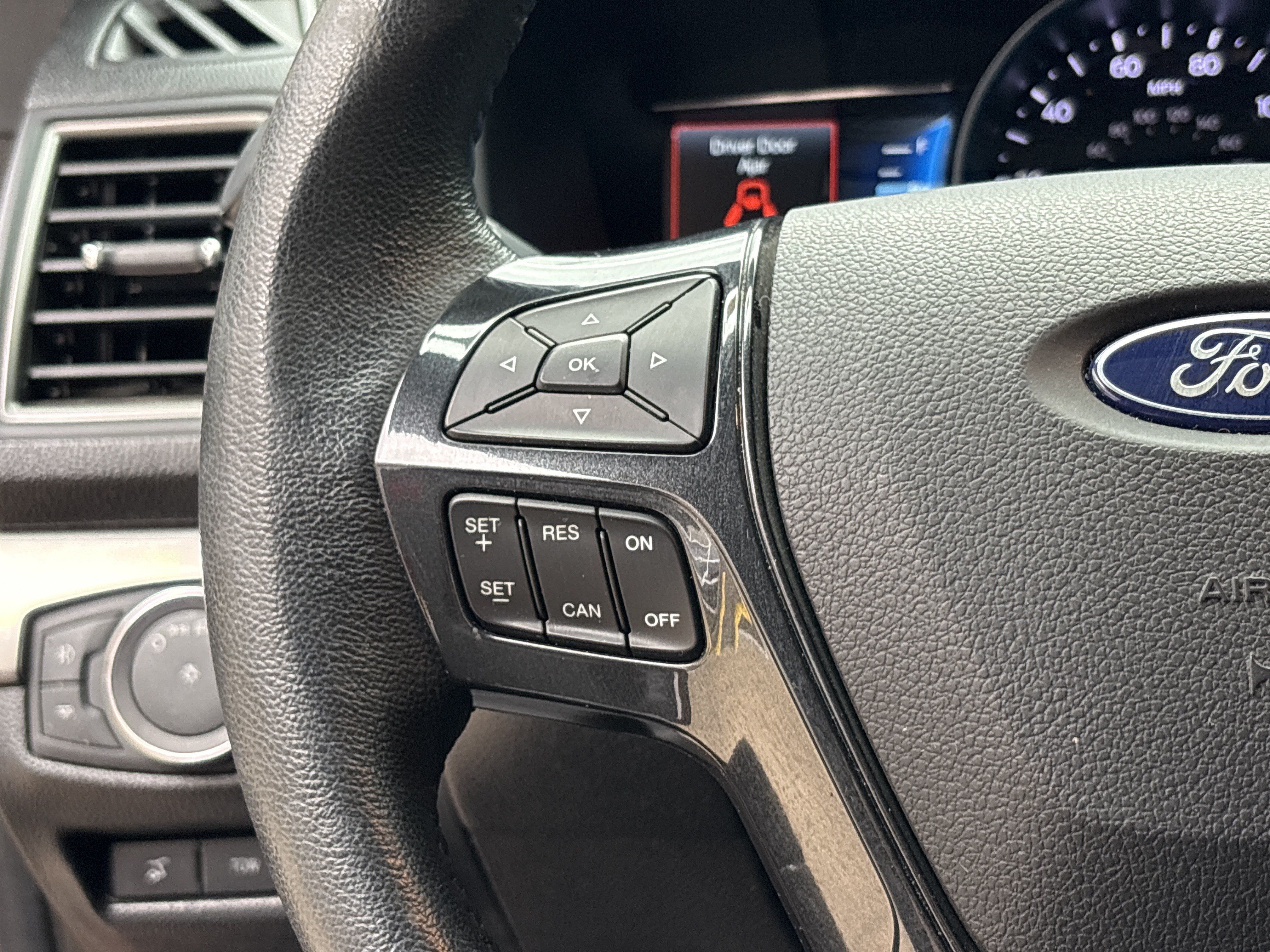 Used 2018 Ford Explorer XLT w/ Equipment Group 202A FWD image 19