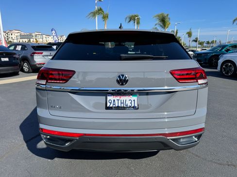 Certified 2022 Volkswagen Atlas Cross Sport SE w/ Panoramic Sunroof Package FWD image 10