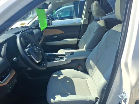 Certified 2024 Toyota Grand Highlander AWD image 7