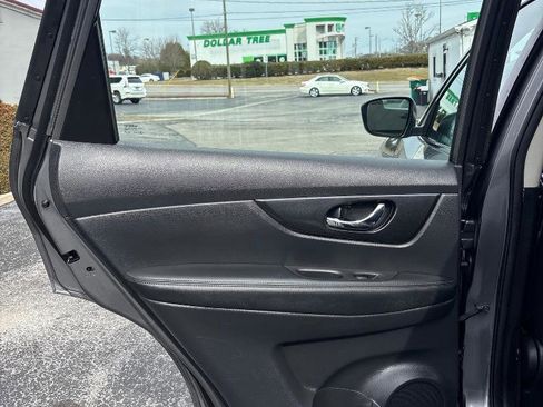 Used 2017 Nissan Rogue S image 22