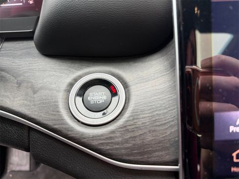 Certified 2022 Jeep Grand Cherokee L Limited image 24