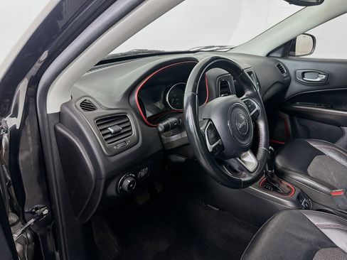 Used 2019 Jeep Compass Trailhawk AWD/4WD image 9