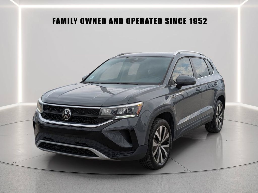 Certified 2023 Volkswagen Taos SE FWD image 2