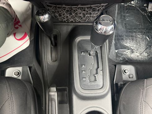 Certified 2016 Jeep Wrangler Unlimited Sport image 22