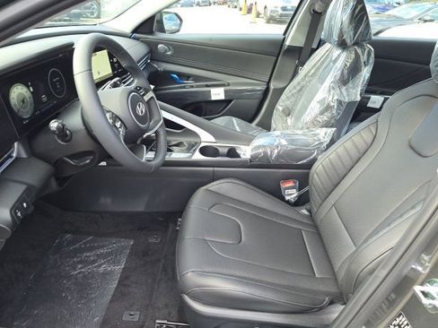 New 2026 Hyundai Elantra Limited image 4