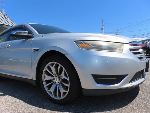 Used 2015 Ford Taurus Limited FWD image 18